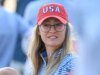 內莉·科達 (Nelly Korda) 在美國女子公開賽上展示美國足球球衣,傳遞愛國訊息。
