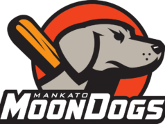 Moondogs 5-1 戰勝 Big Sticks