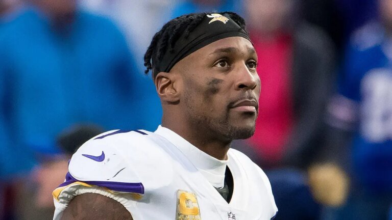 NFL 偉大的派崔克彼得森對更衣室裡的政治討論表示遺憾。