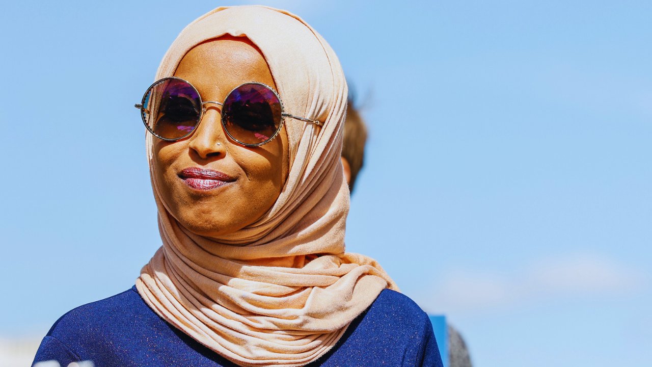 Ilhan Omar 將財務揭露資訊從數百萬筆記錄編輯至少於 125,000 美元。