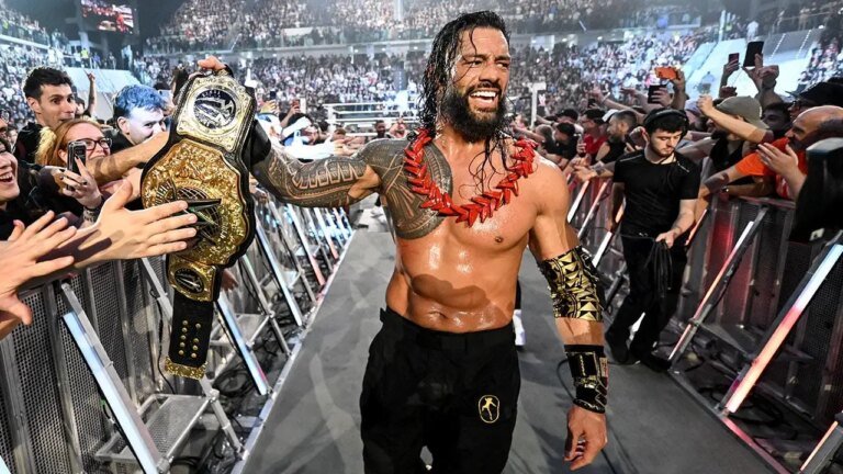 羅曼·雷恩斯 (Roman Reigns) 在義大利舉行的 WWE Clash 比賽中擊敗雅各布·法圖 (Jacob Fatu)，衛冕世界重量級冠軍。