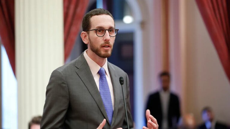 支持以色列的加州參議員在跨性別遊行中辯稱“我們恨你”