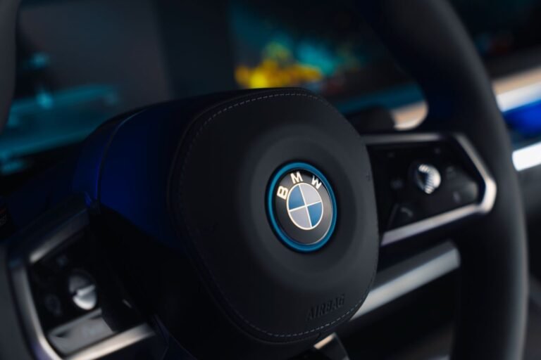 受市場壓力和中東衝突影響，BMW下調獲利預測