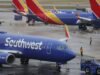 西南航空公司的一架飛機在孟菲斯機場與地面車輛相撞。