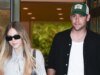 斯庫特·布勞恩 (Scooter Braun) 和悉尼·斯威尼 (Sydney Sweeney) 深夜騎自行車前往時代廣場。