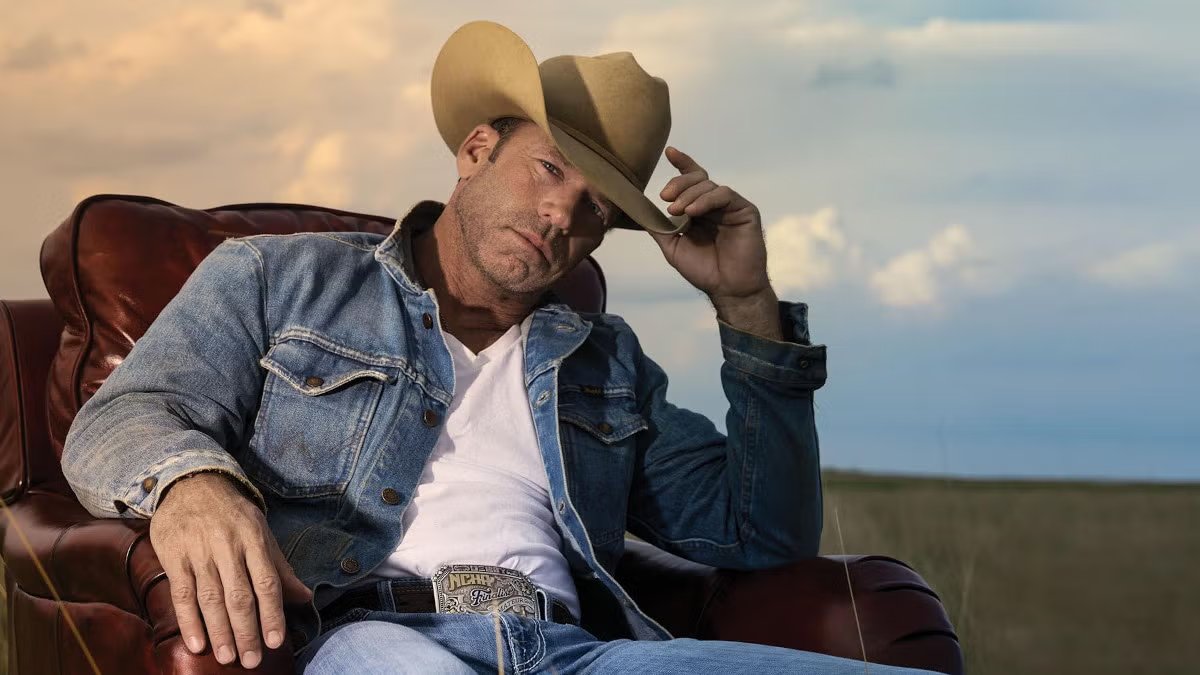 泰勒謝裡丹 (Taylor Sheridan) 猛烈抨擊工作室高層試圖控制創作過程的每個要素