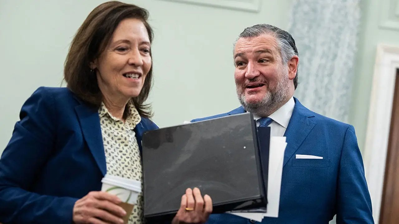 隨著參議員特德·克魯茲 (Ted Cruz) 和瑪麗亞·坎特韋爾 (Maria Cantwell) 推動美國證券交易委員會 (SEC) 和十大聯盟支持大學體育法案，時間在流逝。