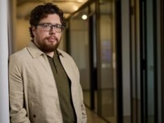 電影製片人邁克爾薩諾斯基 (Michael Sarnoski) 推出了羅賓漢的黑暗新視角