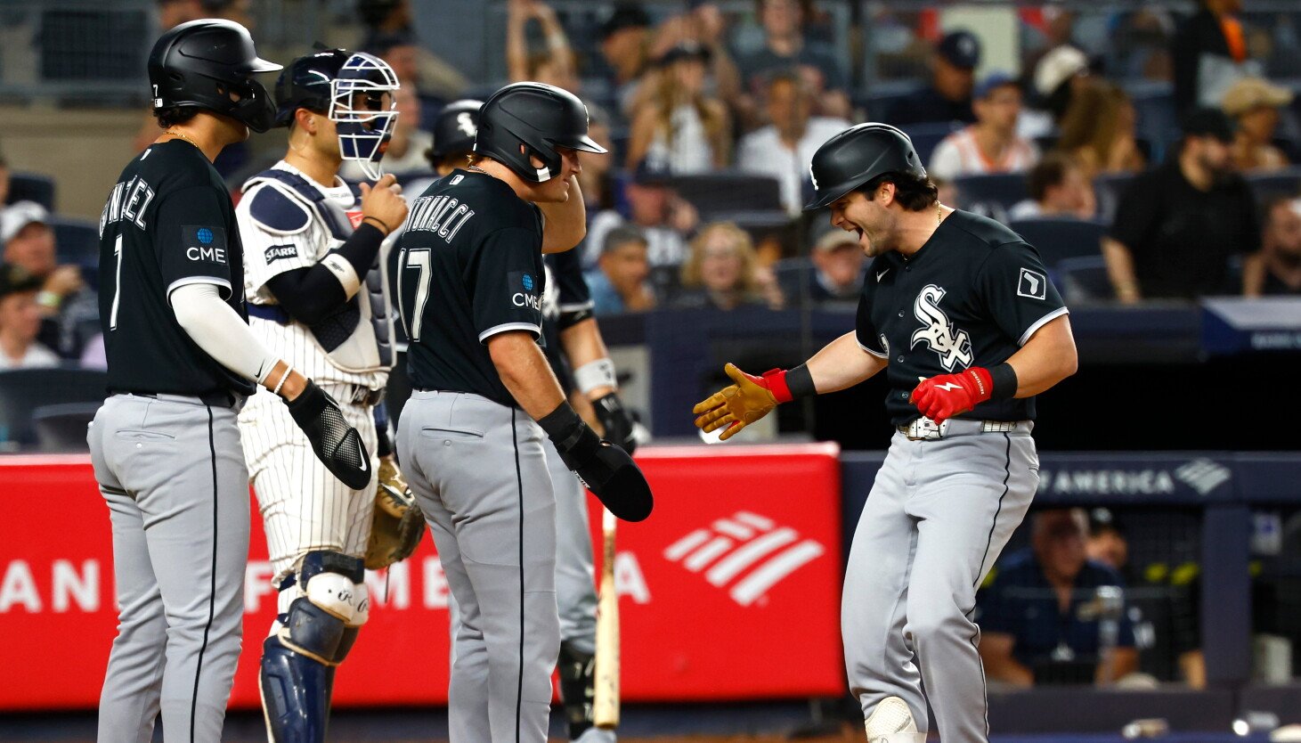 肖恩伯克 (Sean Burke) 和安德魯貝寧坦迪 (Andrew Benintendi) 帶領白襪隊擊敗洋基隊