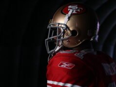 唐特惠特納 (Donte Whitner) 對奧爾登史密斯 (Aldon Smith) 的家人說:“C.J. 斯皮爾曼 (C.J. Spielman) 應該為您提供很多答案”