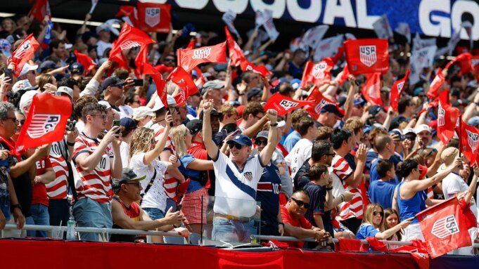 usa-fans-soldier-field-fox-news-001.jpeg