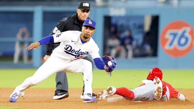 zach-neto-steals-second-base-fox-news-001.jpeg