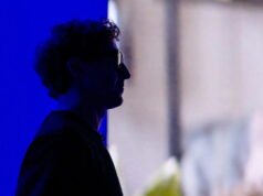 發現一天后,梅塔從她的智慧眼鏡中取出了臉部辨識碼