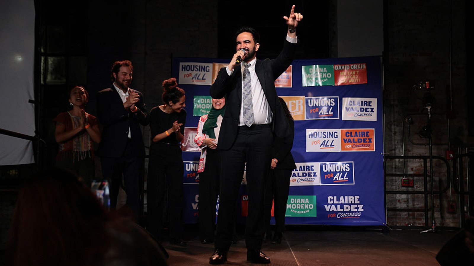 馬姆塔尼的支持是紐約建制派民主黨初選的一部分